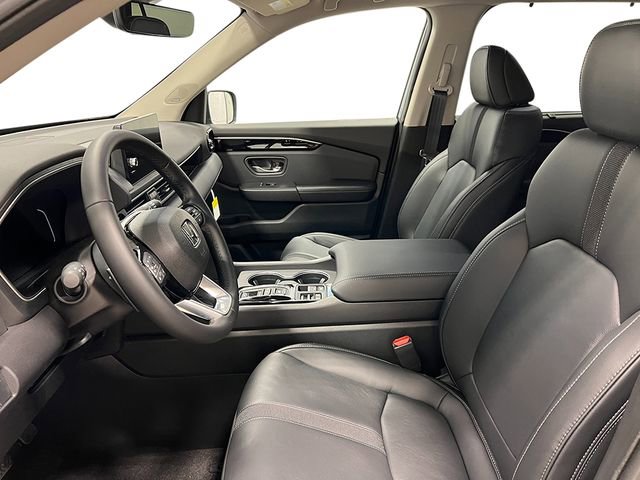 New 2025 Honda Pilot Touring image 13
