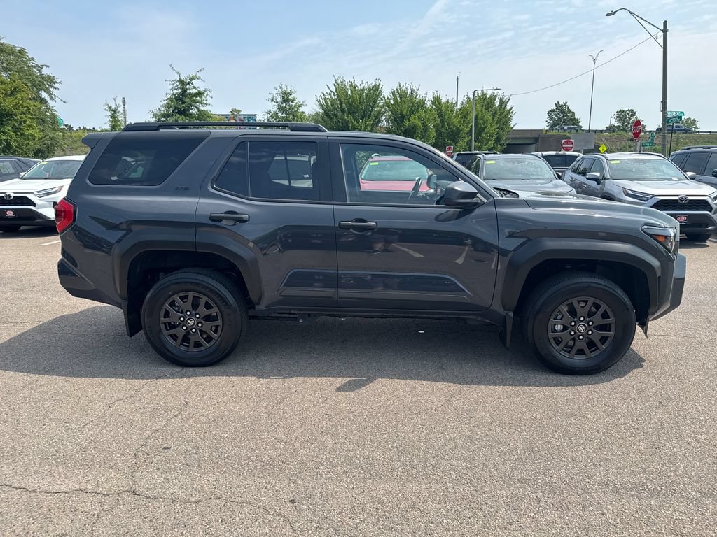 Used 2025 Toyota 4Runner SR5 AWD/4WD image 9