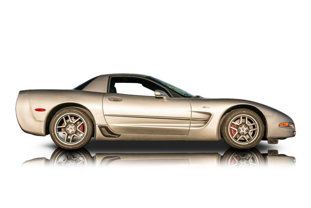 Used 2004 Chevrolet Corvette Z06 w/ Memory Package RWD image 2