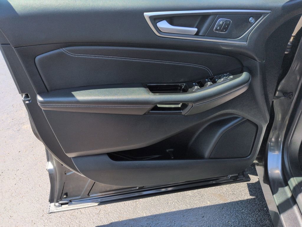Used 2020 Ford Edge Titanium AWD/4WD image 10