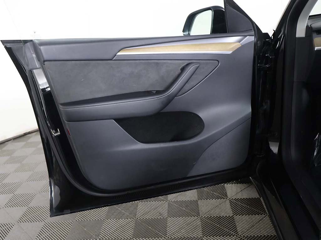 Used 2022 Tesla Model Y Long Range image 24