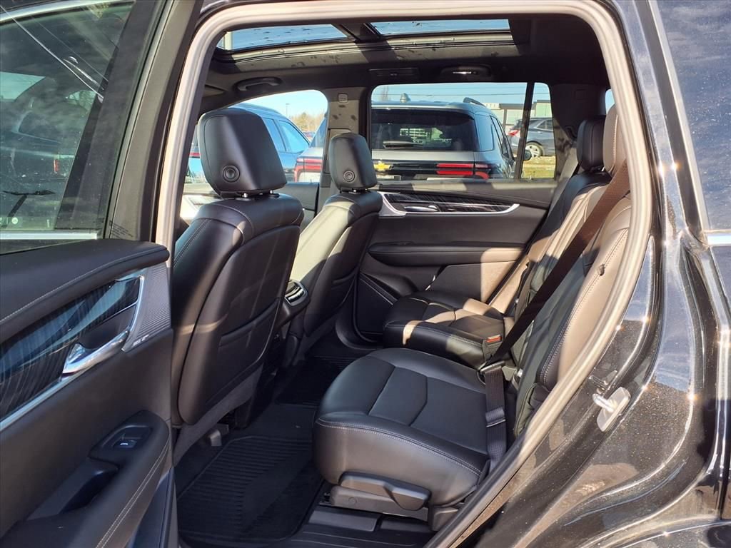 Used 2024 Cadillac XT6 Premium Luxury image 10