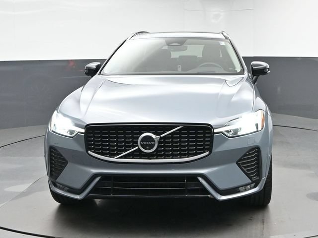 Used 2023 Volvo XC60 B5 Ultimate w/ Climate Package FWD image 3