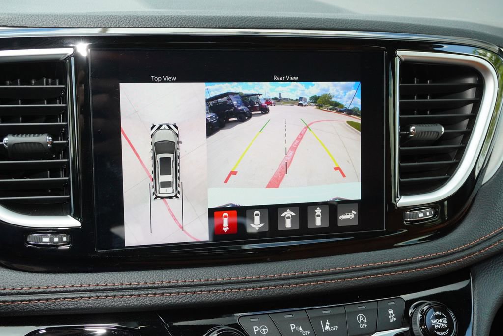 Used 2024 Chrysler Pacifica Pinnacle w/ Trailer Tow Group image 14