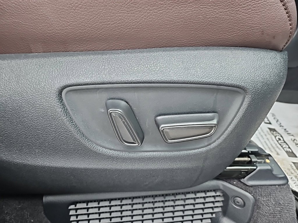 Used 2024 Toyota Sienna Platinum image 17