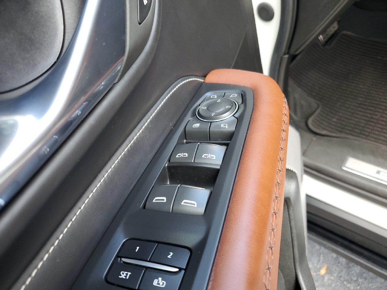 Used 2023 GMC Yukon XL Denali Ultimate AWD/4WD image 17