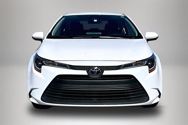 Used 2025 Toyota Corolla LE image 3