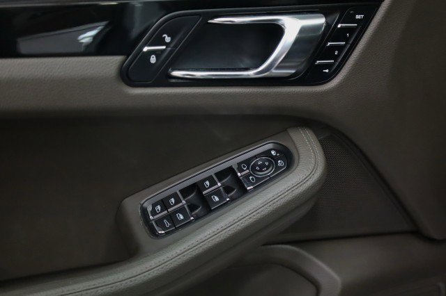 Used 2018 Porsche Macan image 17