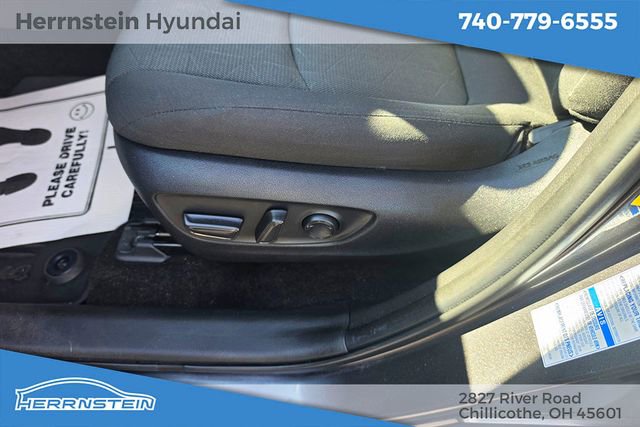 Used 2022 Toyota RAV4 XLE w/ Convenience Package AWD/4WD image 15