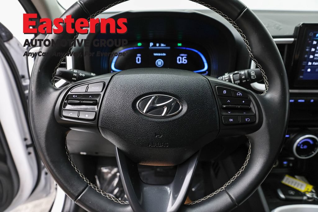 Used 2025 Hyundai Venue Limited FWD image 10