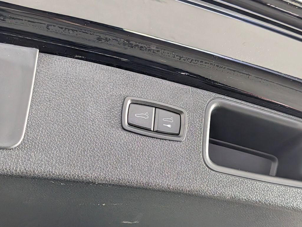 Certified 2023 Porsche Macan S image 18