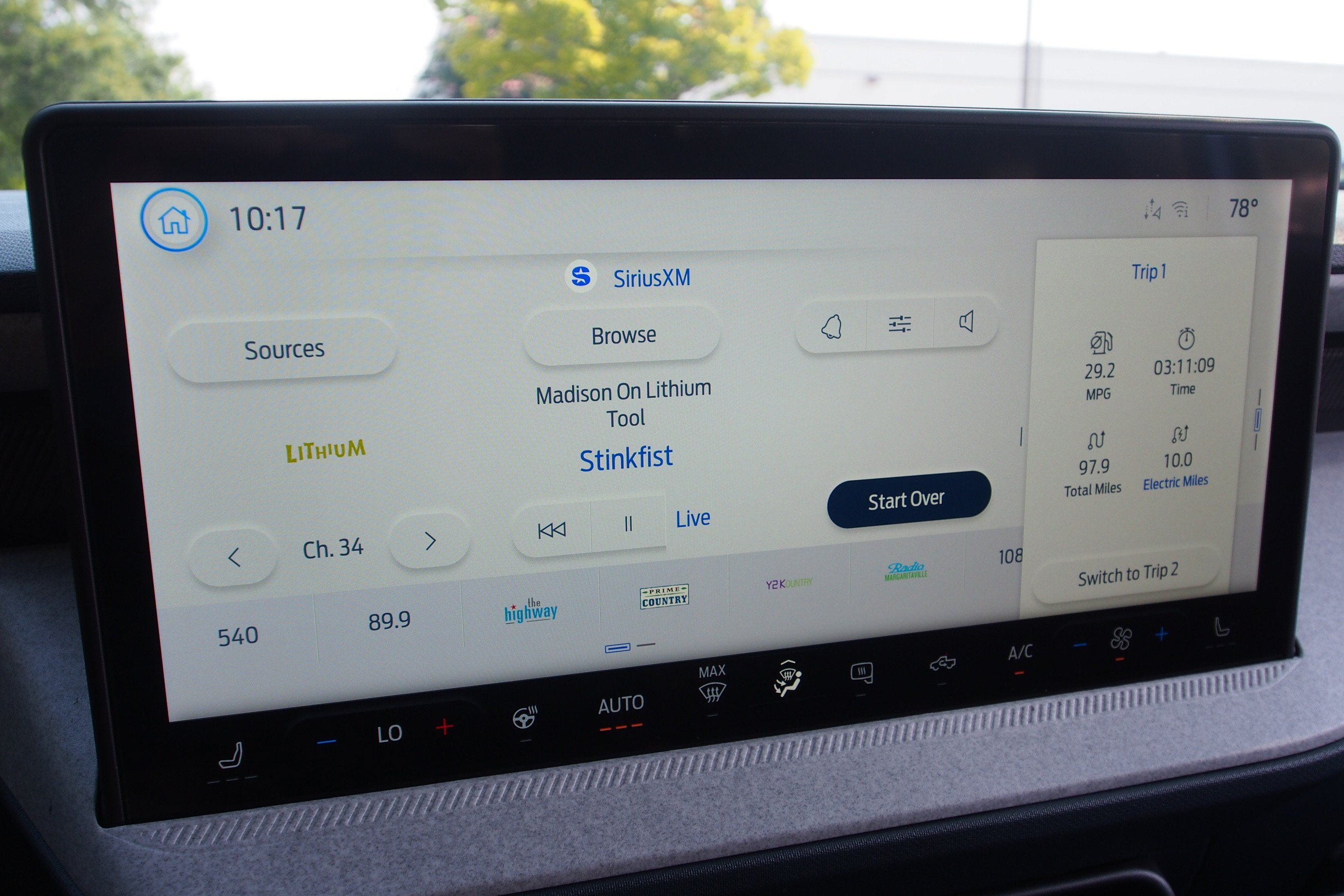 New 2026 Ford Maverick XLT w/ XLT Luxury Package FWD image 25