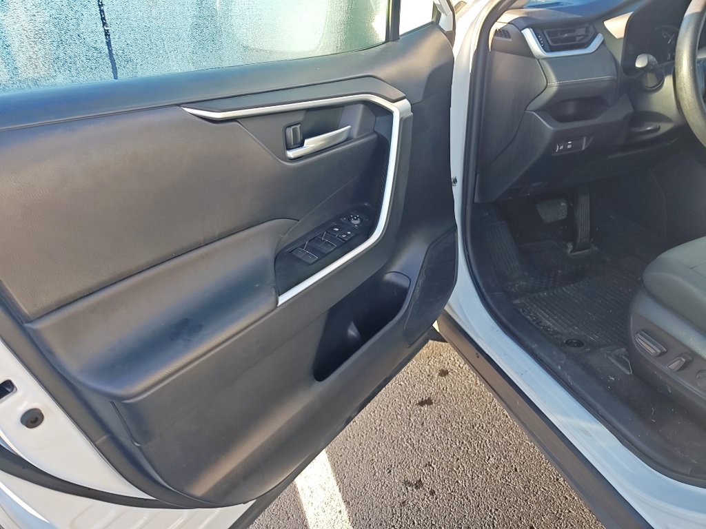 Used 2023 Toyota RAV4 XLE AWD/4WD image 5