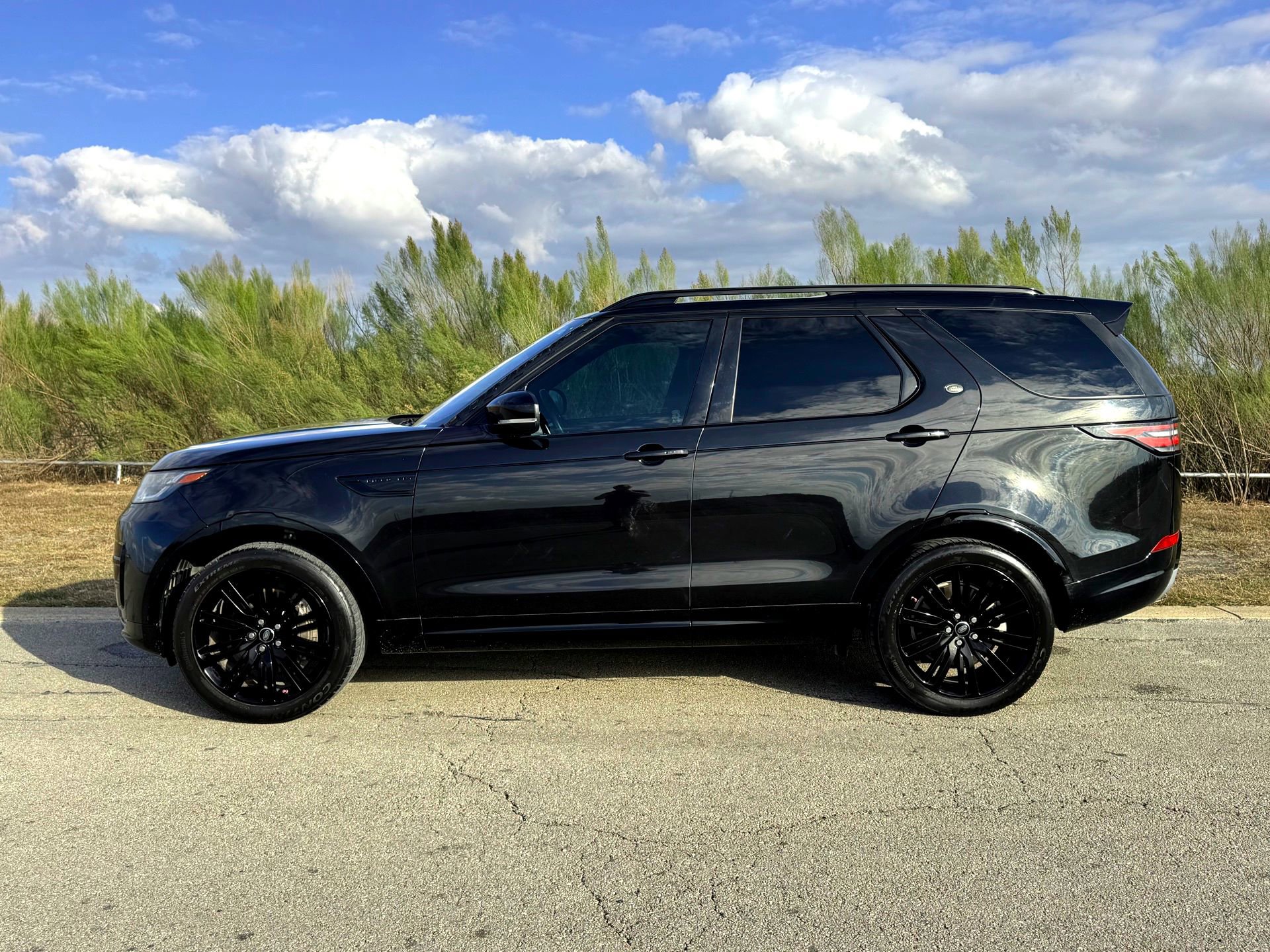 Used 2018 Land Rover Discovery HSE image 12