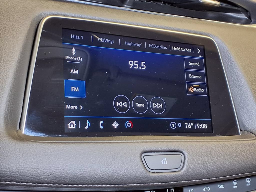 Certified 2023 Cadillac XT4 Luxury w/ Cold Weather Package FWD image 4