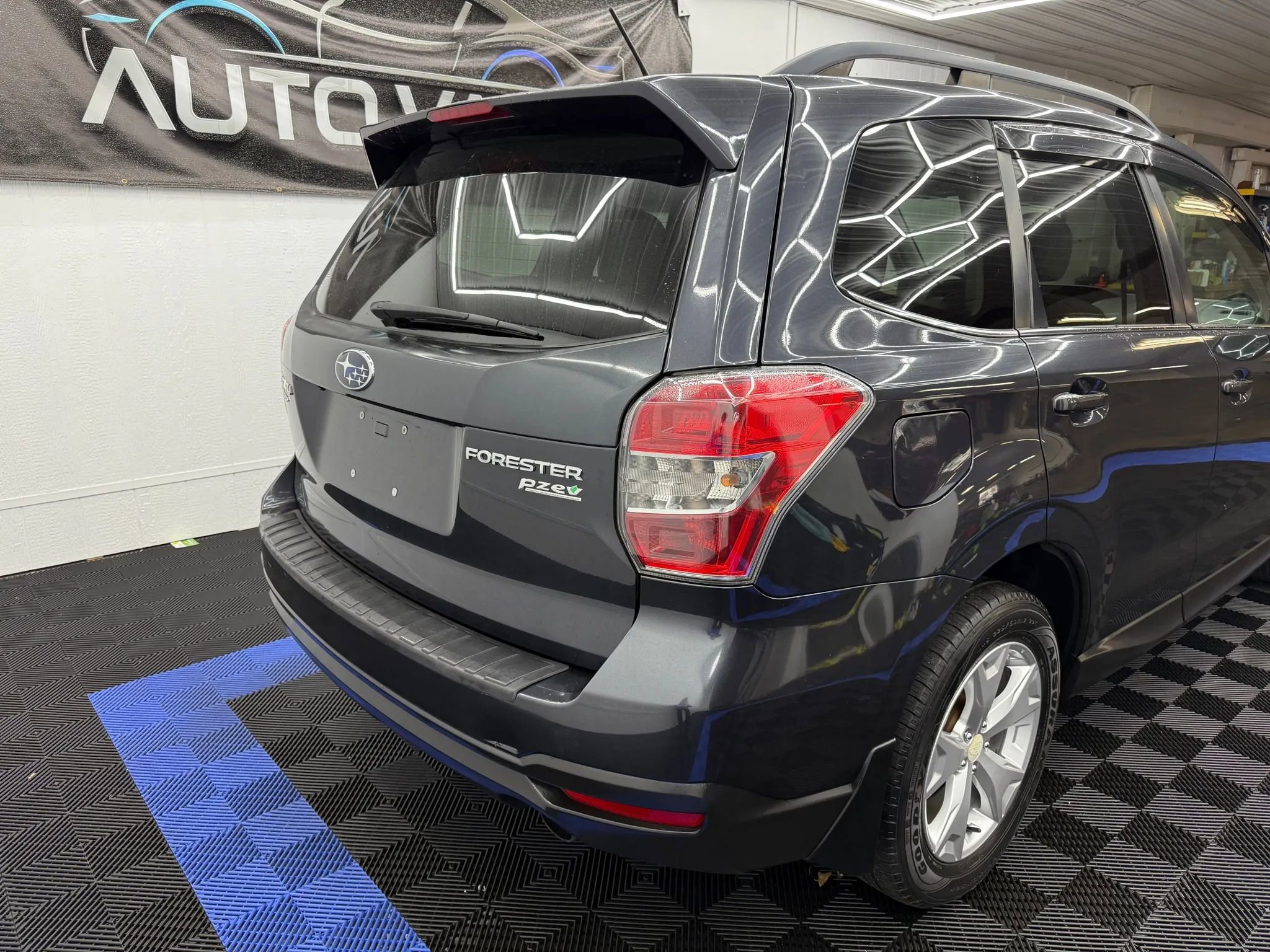 Used 2015 Subaru Forester 2.5i Limited image 3