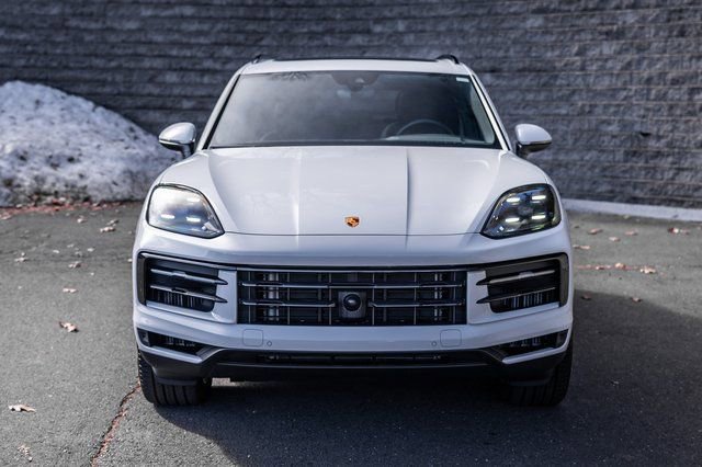 Used 2024 Porsche Cayenne image 3