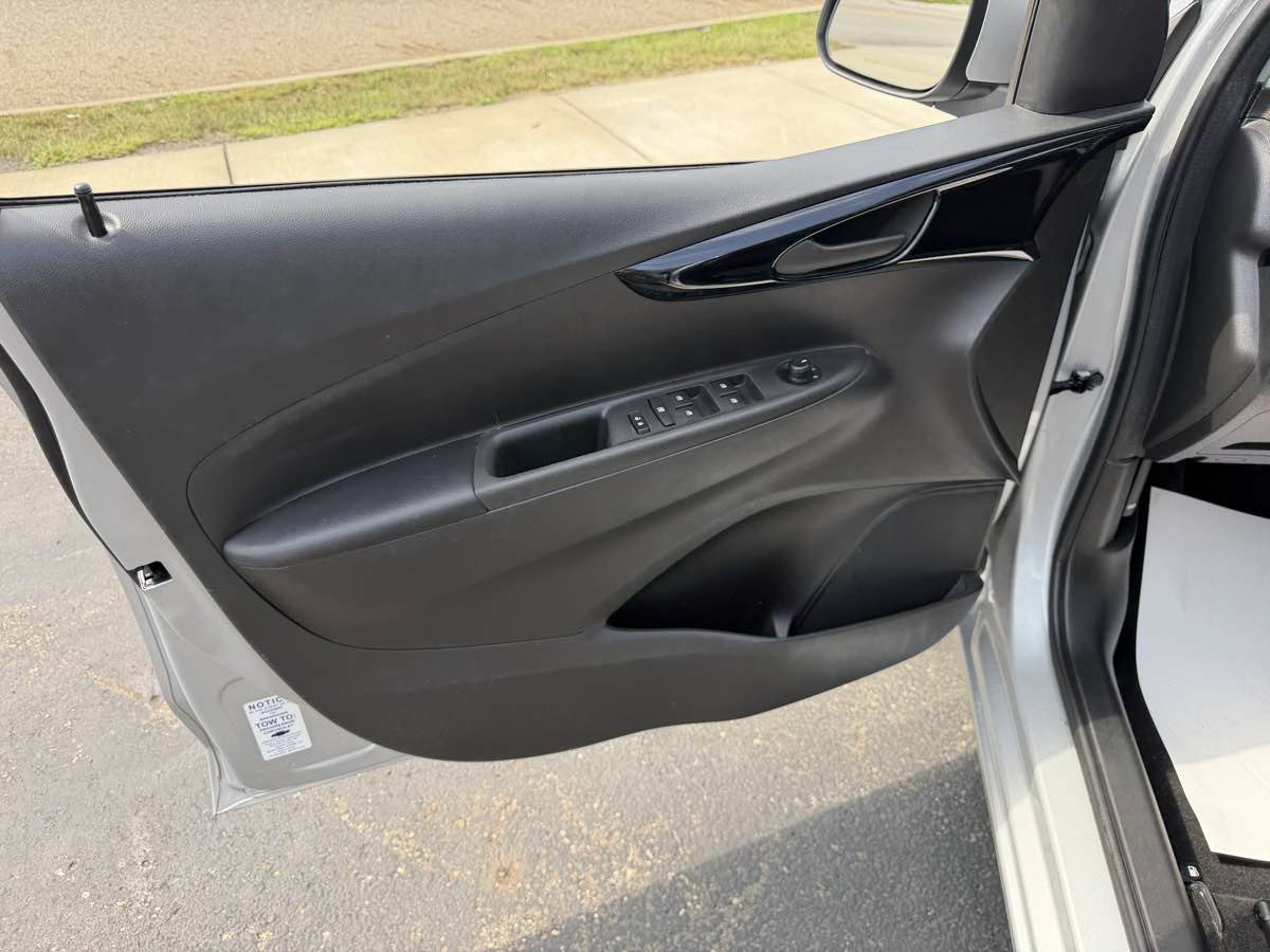 Used 2020 Chevrolet Spark LT FWD image 11