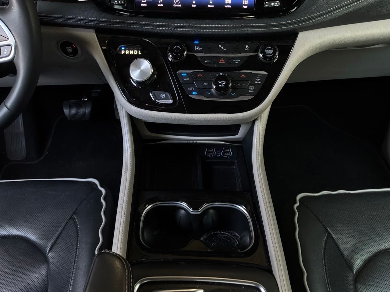 Used 2023 Chrysler Pacifica Limited FWD image 18
