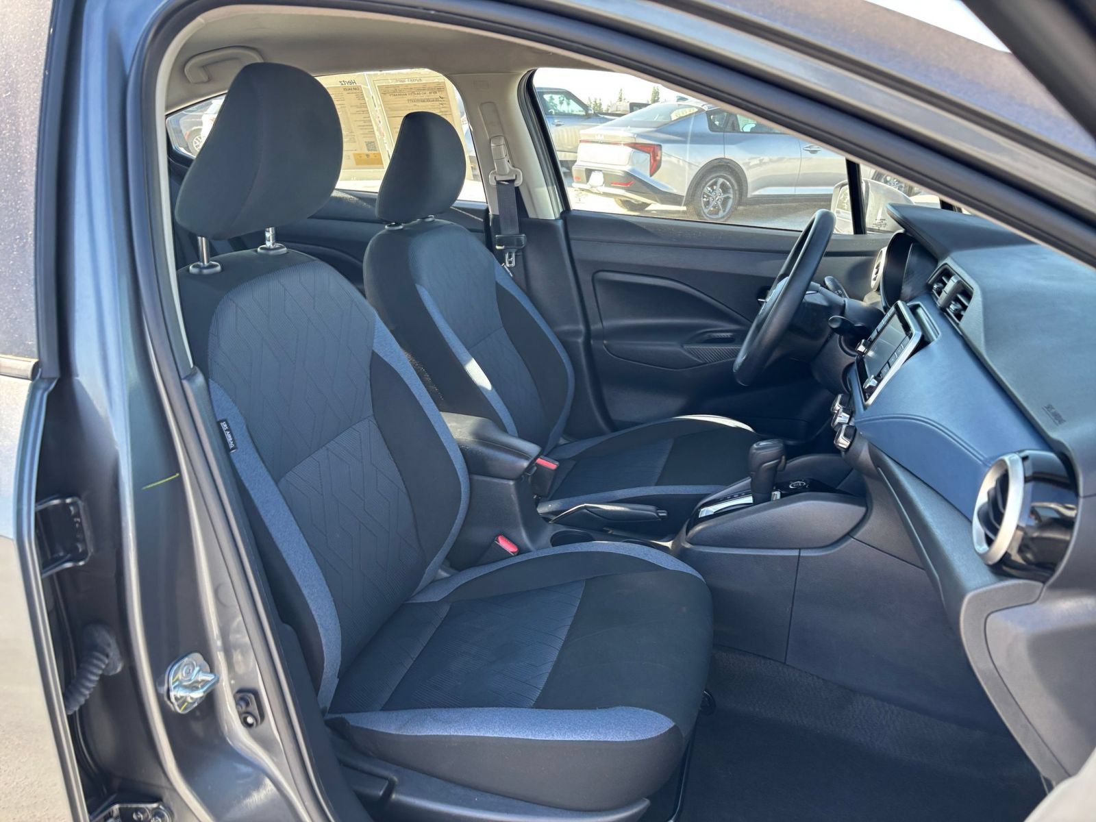 Used 2025 Nissan Versa SV FWD image 33