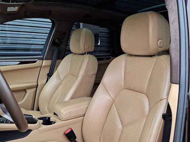 Certified 2017 Porsche Macan Turbo image 5