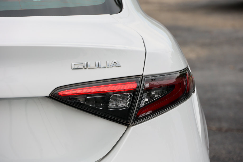 Used 2024 Alfa Romeo Giulia Veloce RWD image 27