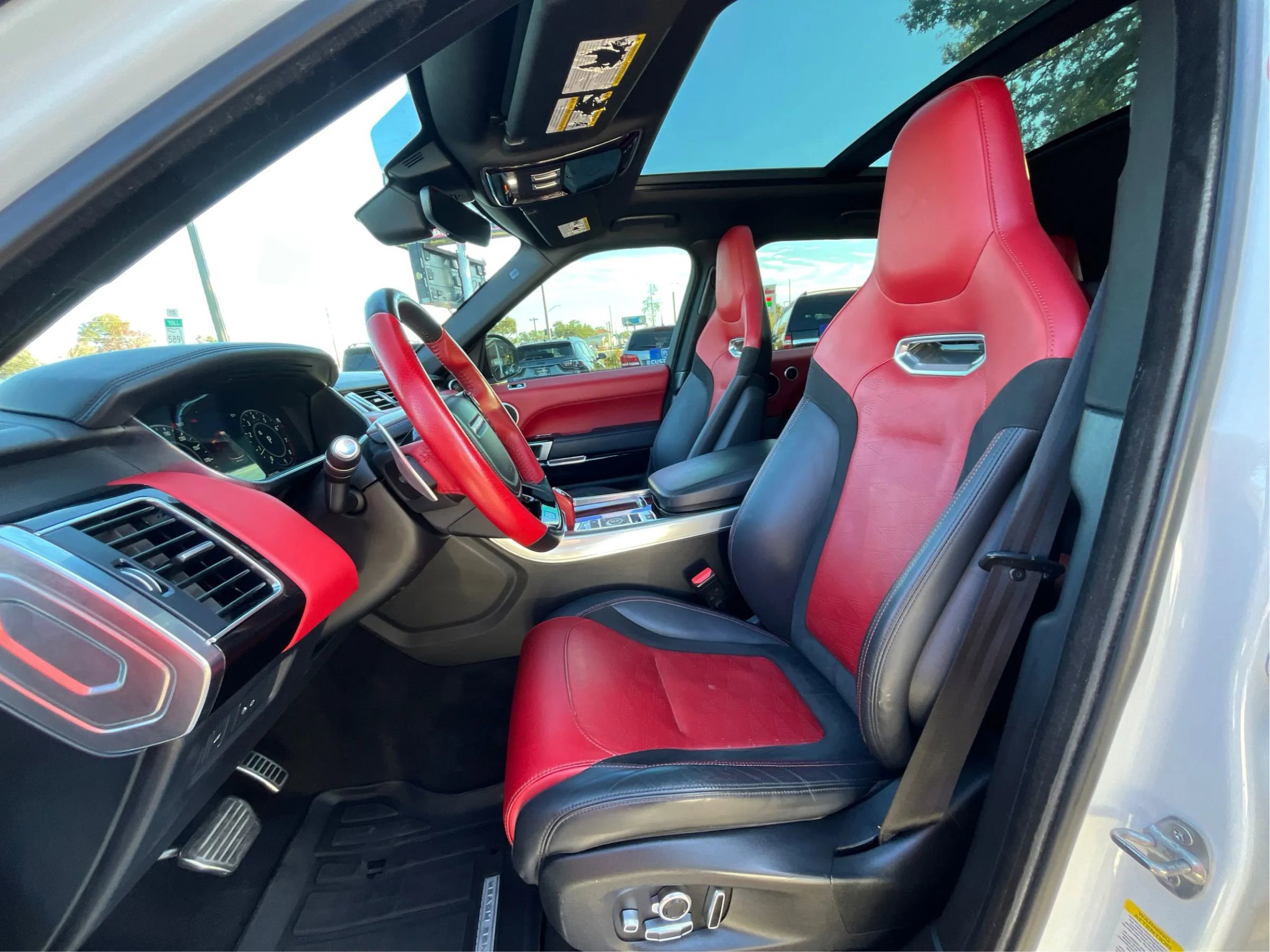 Used 2022 Land Rover Range Rover Sport SVR image 14