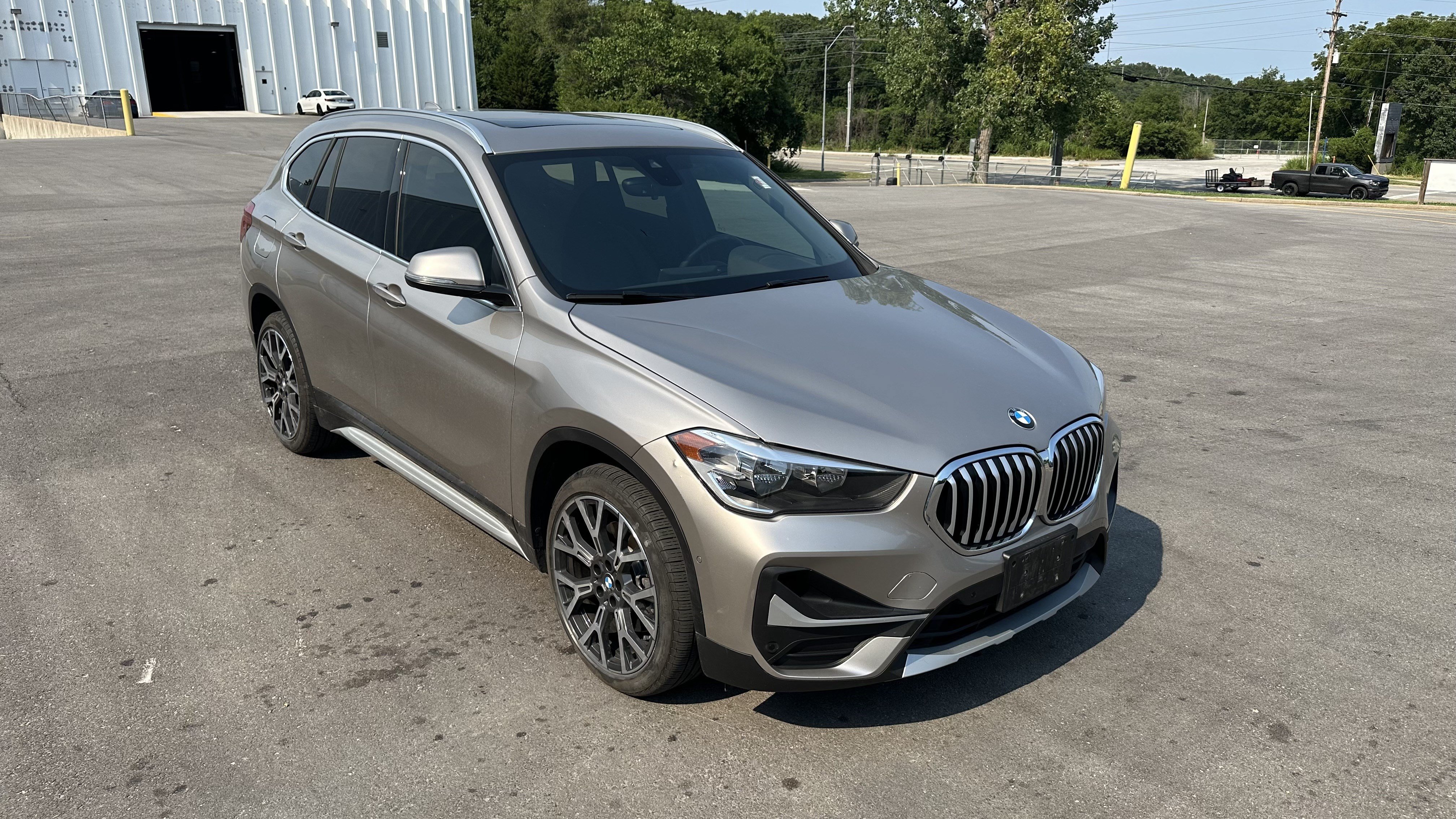 Used 2021 BMW X1 xDrive28i w/ Convenience Package AWD/4WD image 2