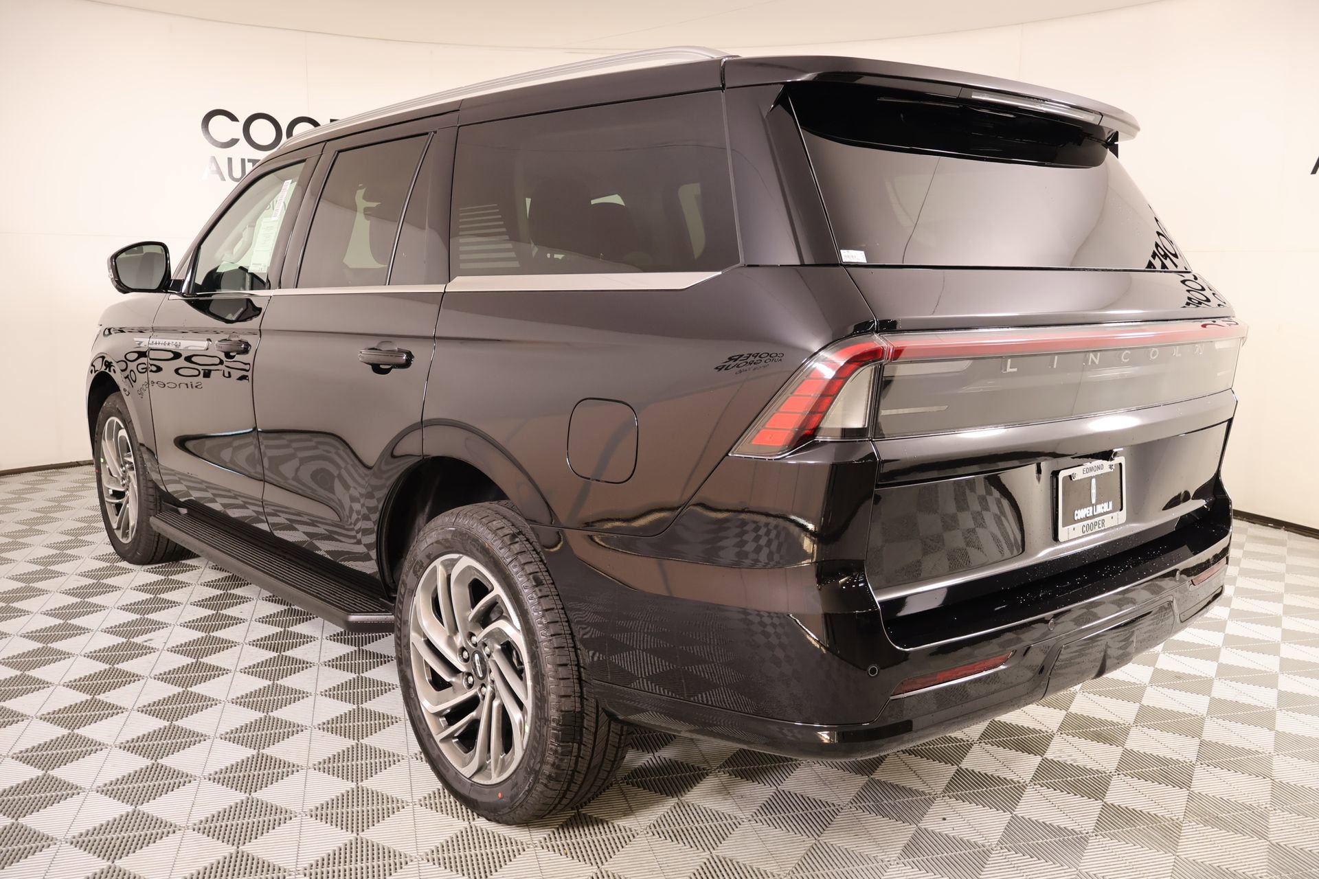 New 2026 Lincoln Navigator Premiere AWD/4WD image 24
