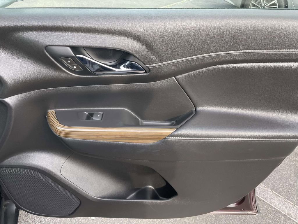 Used 2021 GMC Acadia SLE w/ Driver Convenience Package image 47