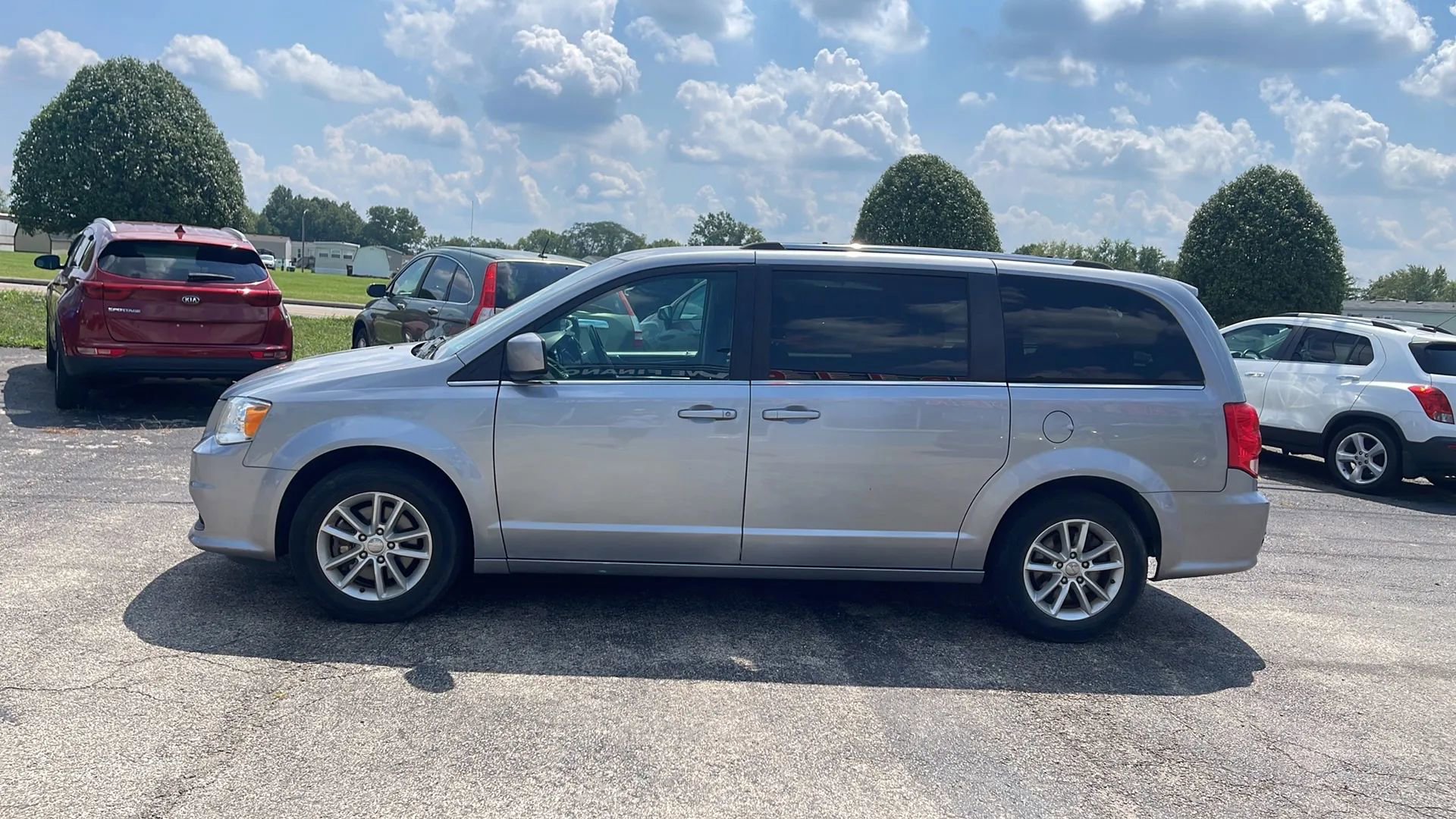 Used 2020 Dodge Grand Caravan SXT image 2