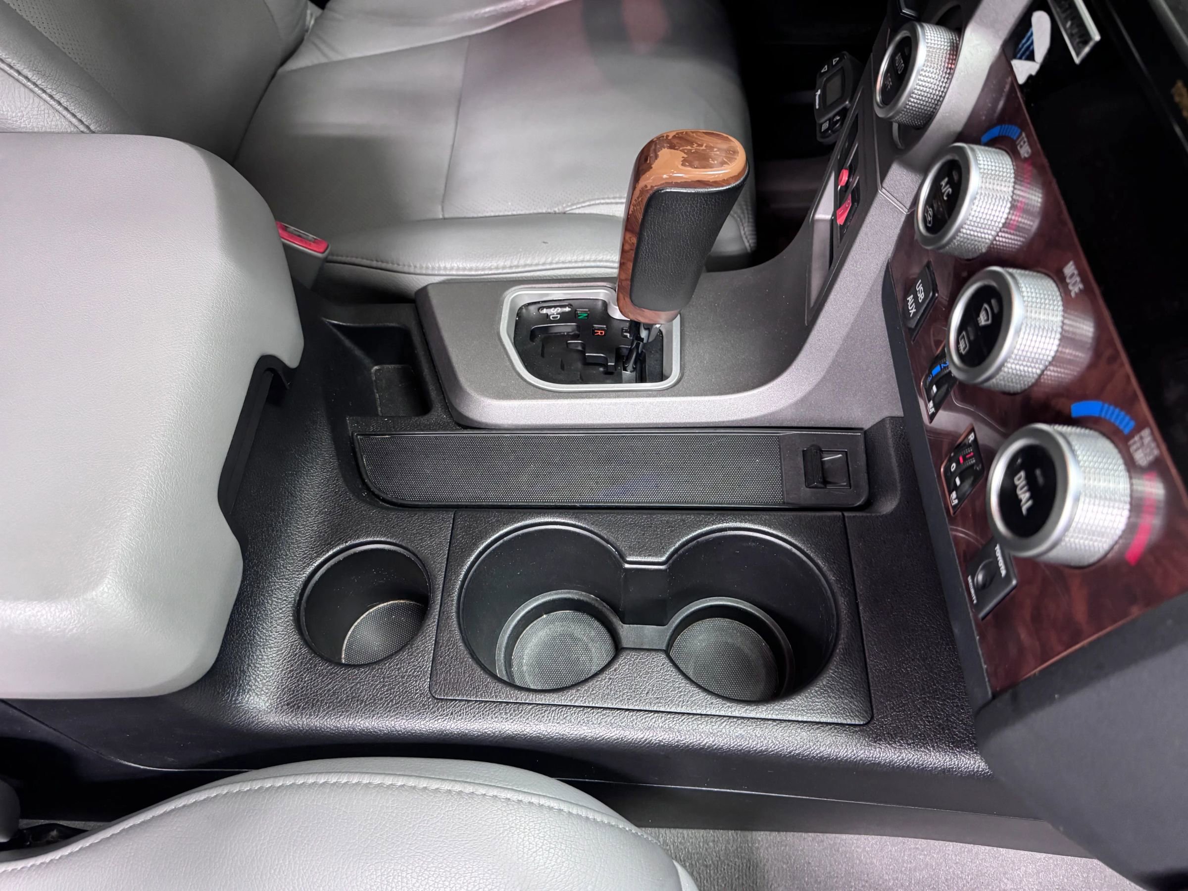 Used 2010 Toyota Tundra Limited AWD/4WD image 15