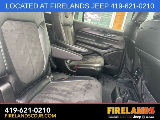 Used 2023 Jeep Grand Cherokee L Laredo image 16