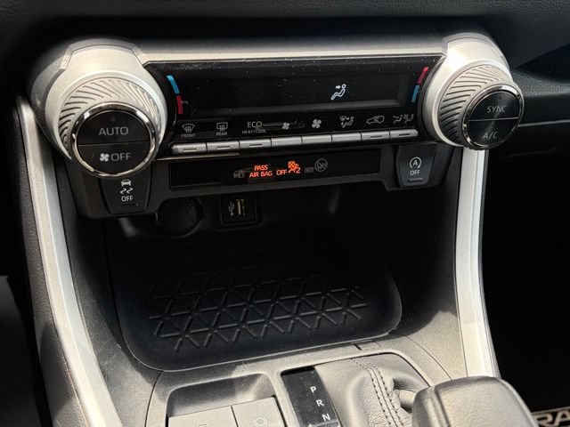Used 2025 Toyota RAV4 XLE FWD image 22