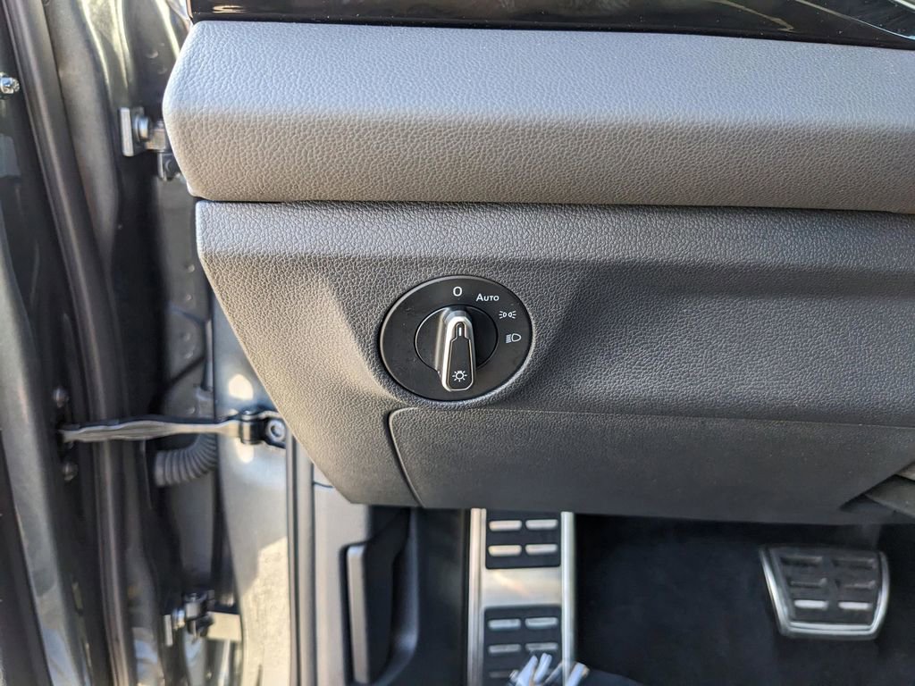 Certified 2025 Volkswagen Jetta Sport image 22