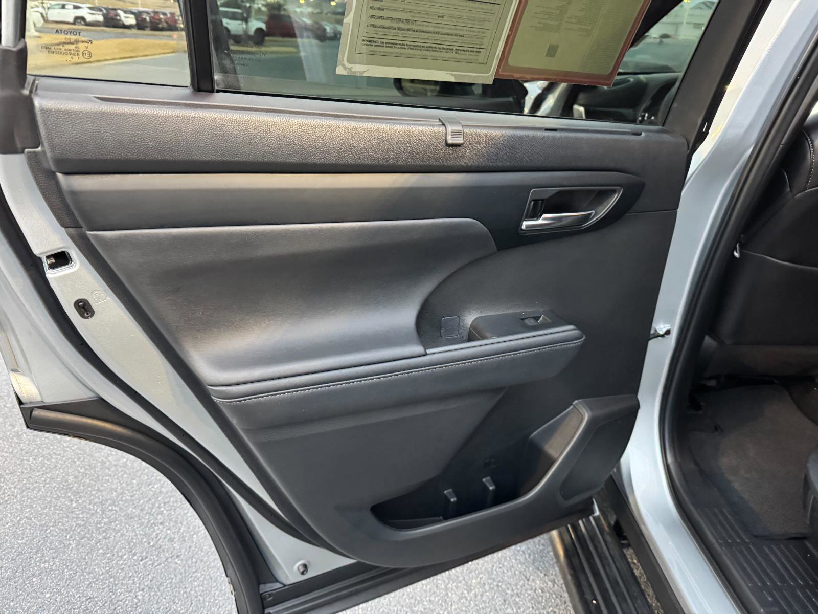 Certified 2024 Toyota Highlander XSE image 12