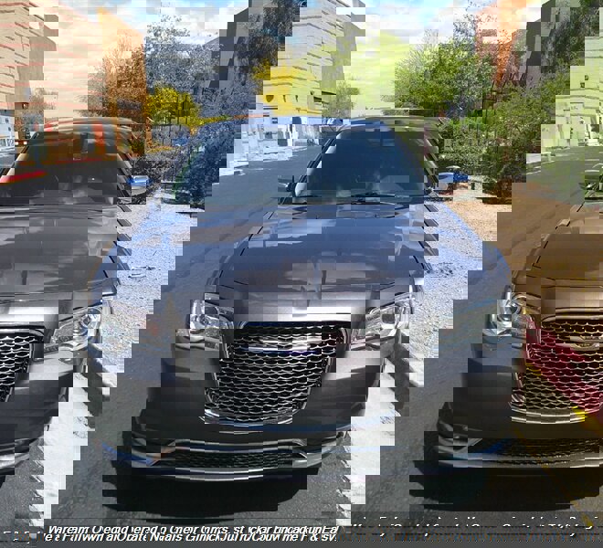 Used 2019 Chrysler 300 Limited image 2