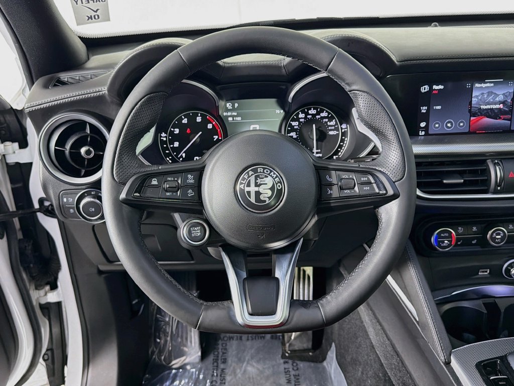 Used 2022 Alfa Romeo Stelvio Veloce AWD/4WD image 11