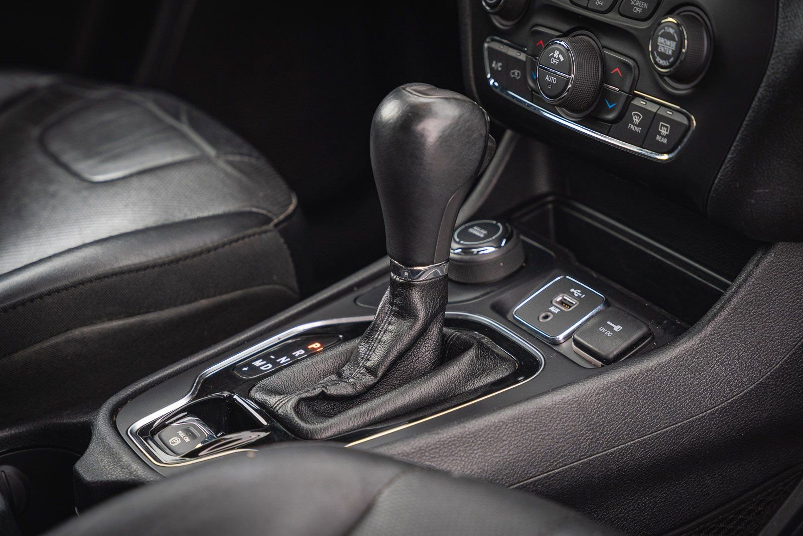 Used 2019 Jeep Cherokee Limited image 32