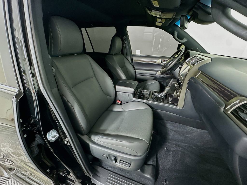 Used 2020 Lexus GX 460 Premium w/ Premium Package image 27