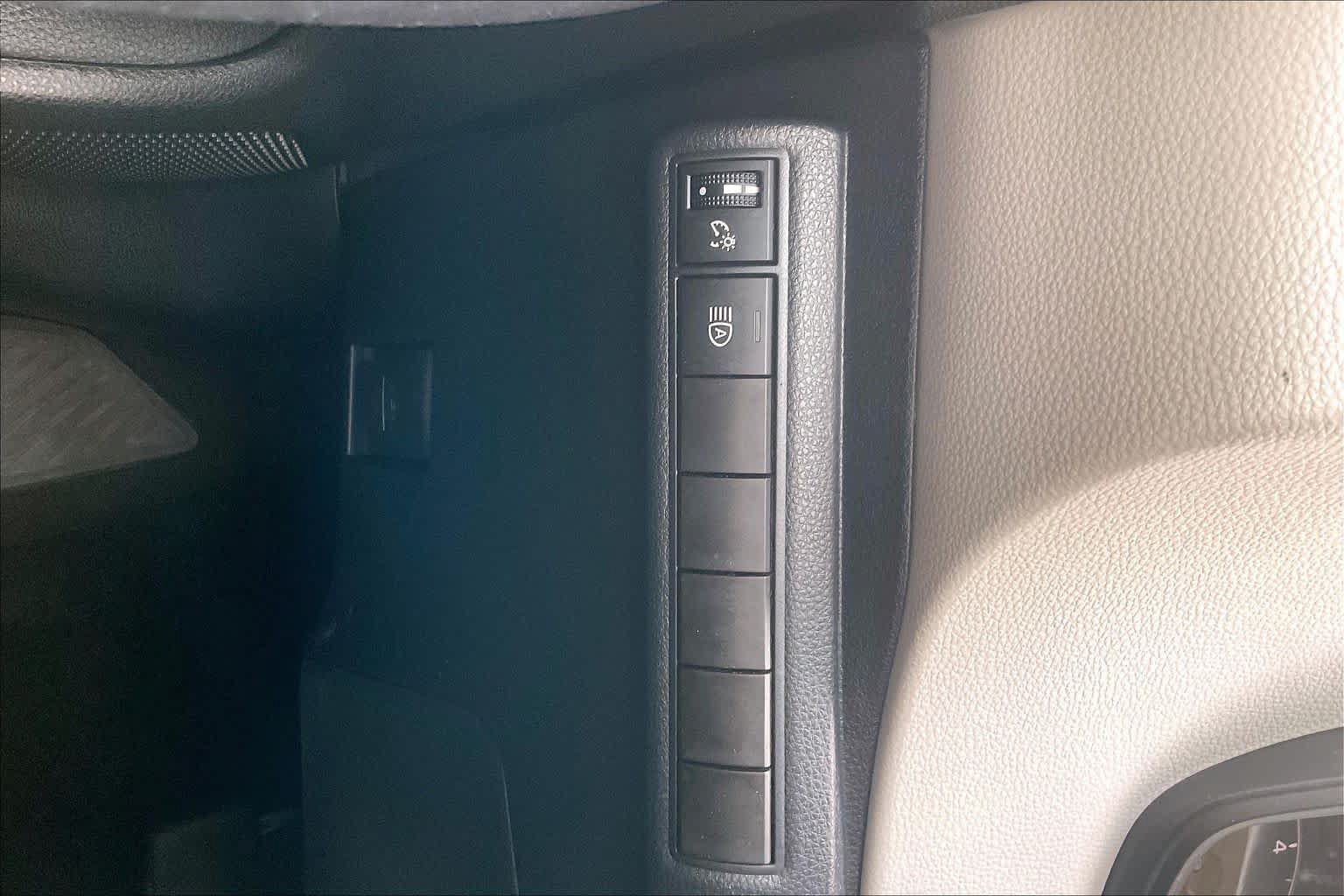Used 2023 Toyota Corolla LE FWD image 31