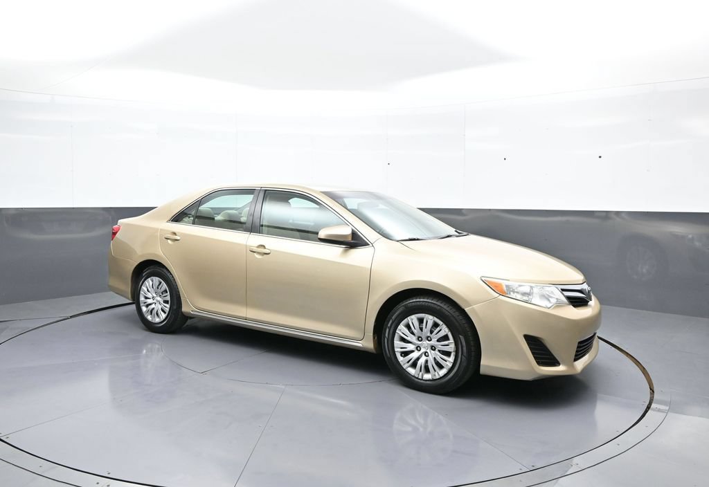Used 2012 Toyota Camry LE FWD image 4