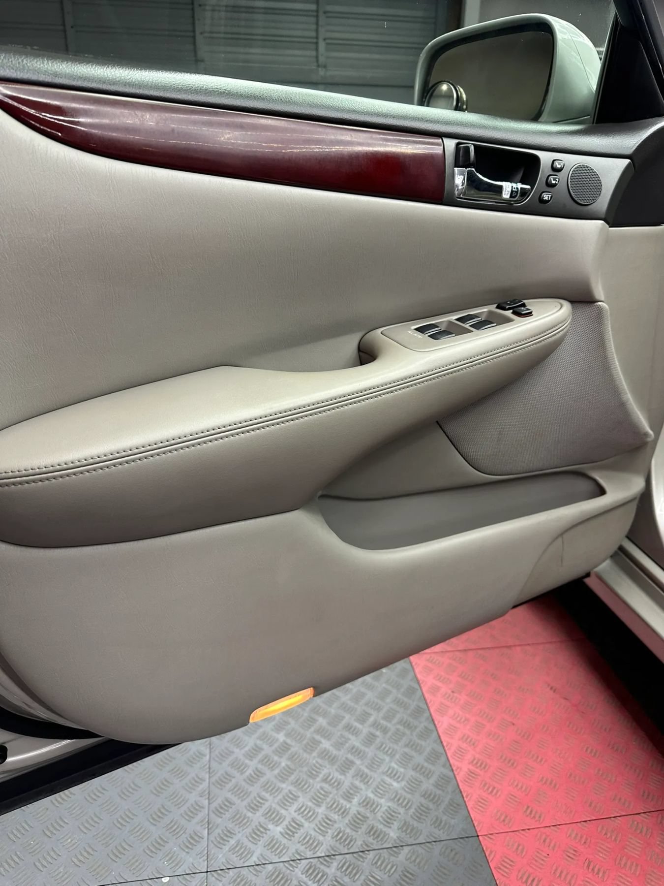 Used 2002 Lexus ES 330 FWD image 9