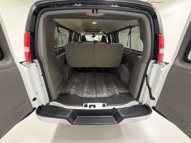 Certified 2025 GMC Savana 3500 LT w/ LT Preferred Equipment Group RWD image 19