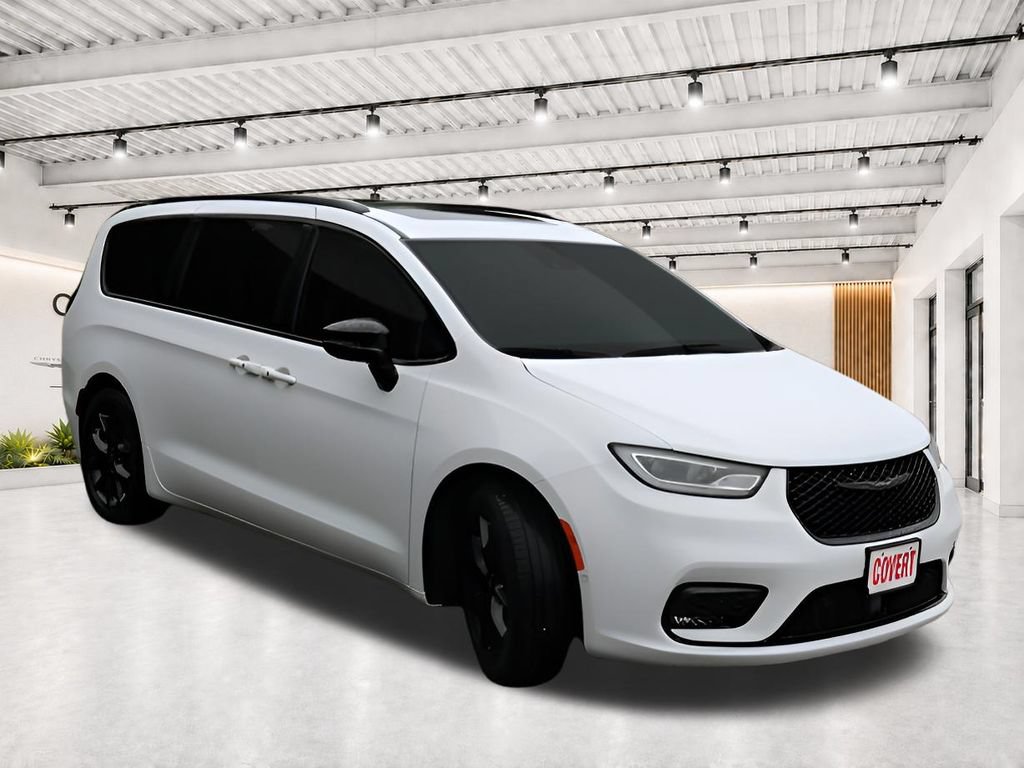 Used 2025 Chrysler Pacifica Limited FWD image 9