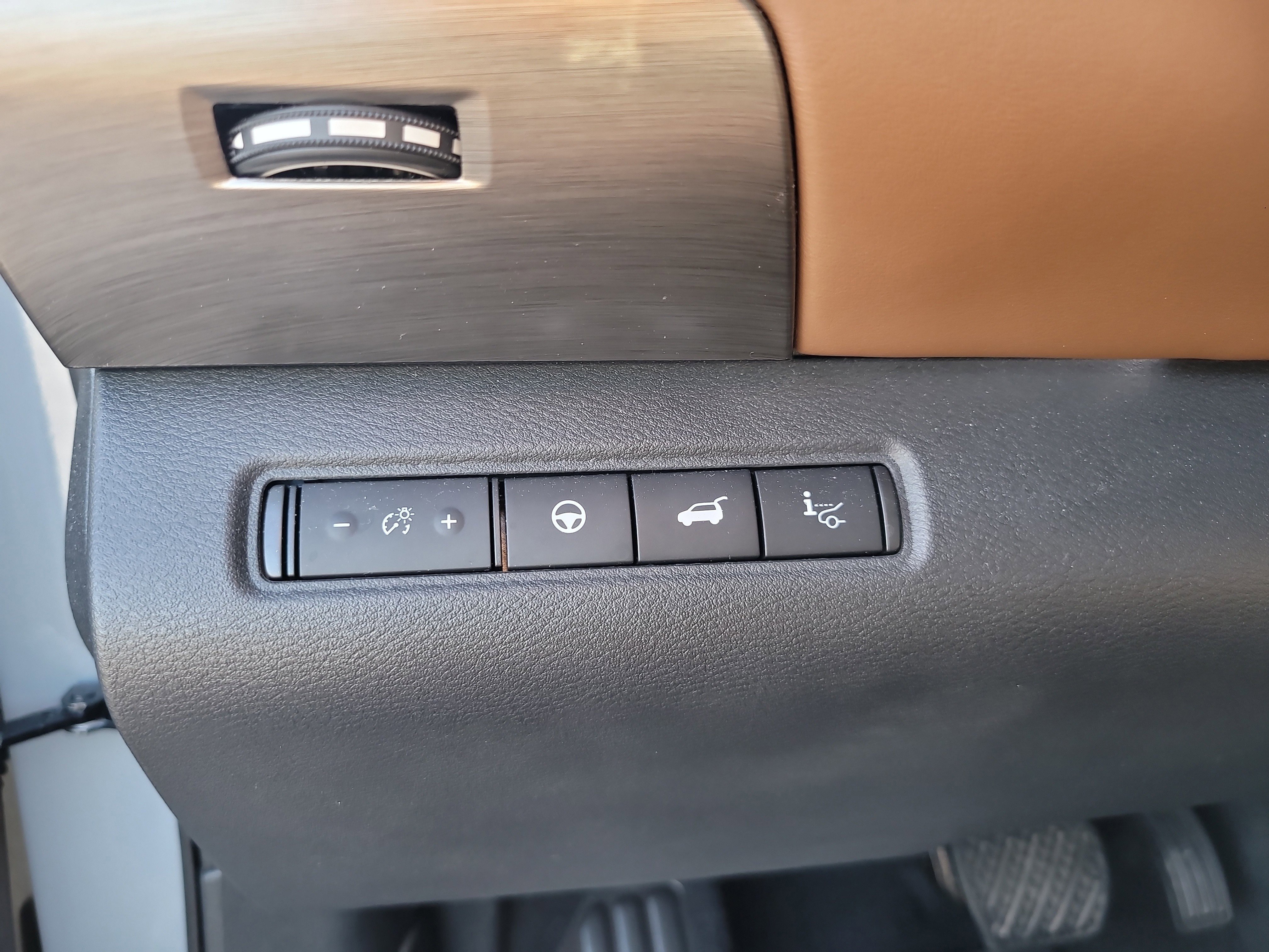 Used 2022 Nissan Pathfinder Platinum w/ Cargo Package image 33