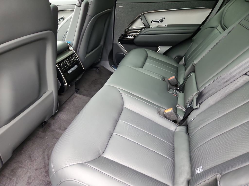 Used 2025 Land Rover Range Rover Sport SE image 5