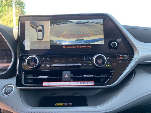 New 2025 Toyota Highlander Platinum AWD/4WD image 21