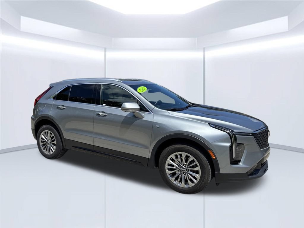 Used 2025 Cadillac XT4 Premium Luxury FWD image 3
