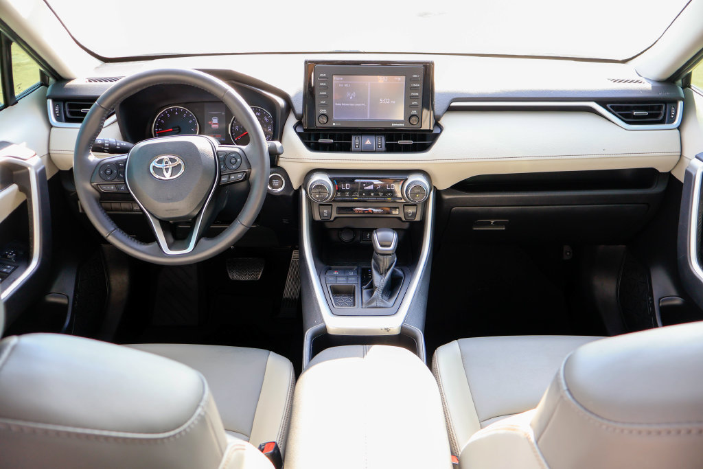 Used 2022 Toyota RAV4 XLE Premium FWD image 8